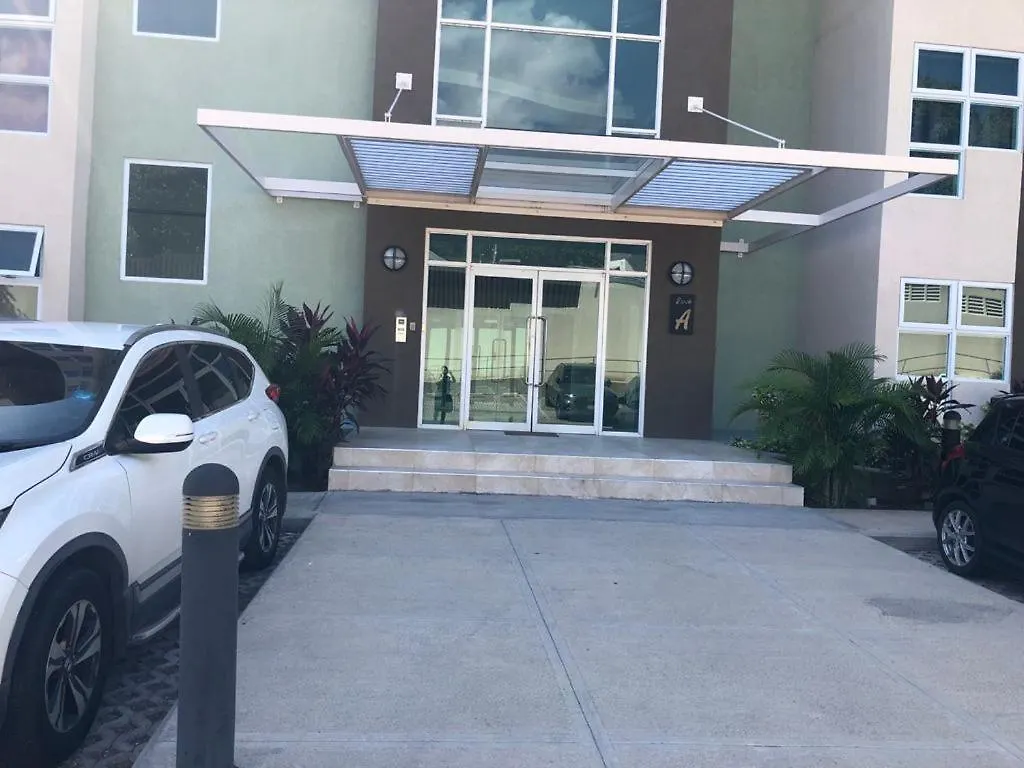 Lovely 2 Bedroom C̅ Netflix Across National Stadium Kingston Apartment