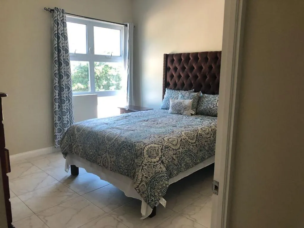 Lovely 2 Bedroom C̅ Netflix Across National Stadium Kingston 0*,