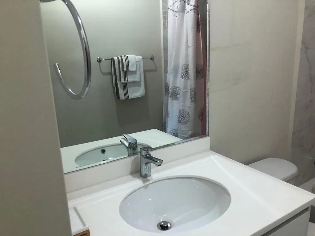 Lovely 2 Bedroom C̅ Netflix Across National Stadium Kingston 0*,  Jamaica