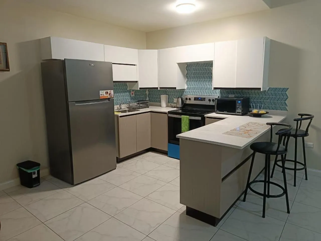 Lovely 2 Bedroom C̅ Netflix Across National Stadium Kingston Apartment